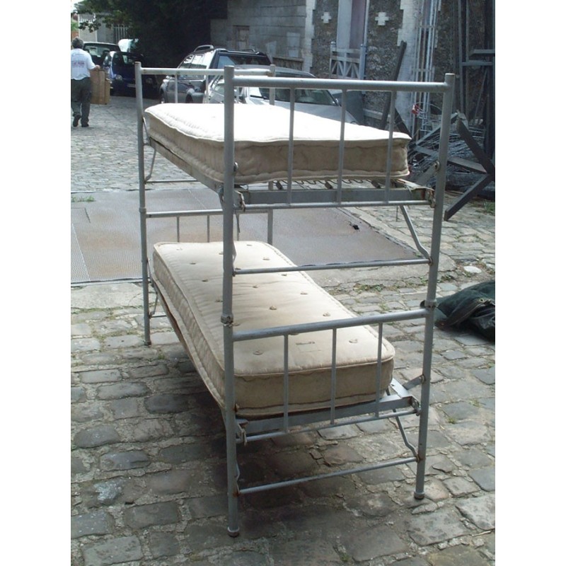 LIT DE TYPE MILITAIRE